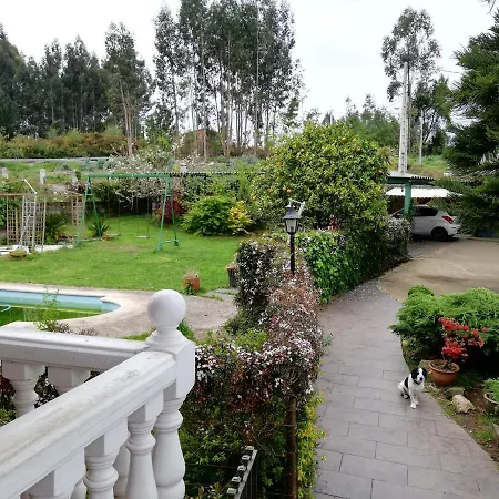 En Casa De Marisa Y Juan サダ